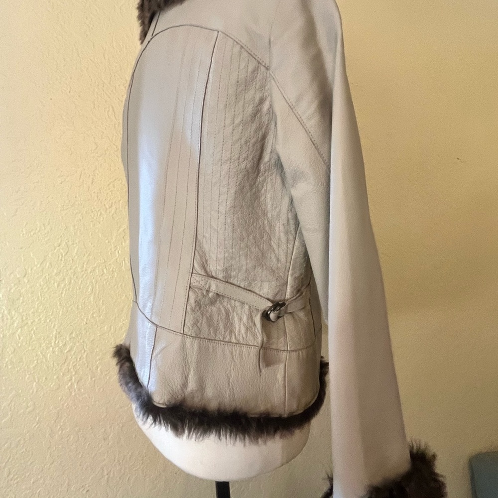Vintage Spiegel Size 8 winter white leather coat with fur trim. - Picture 5 of 5